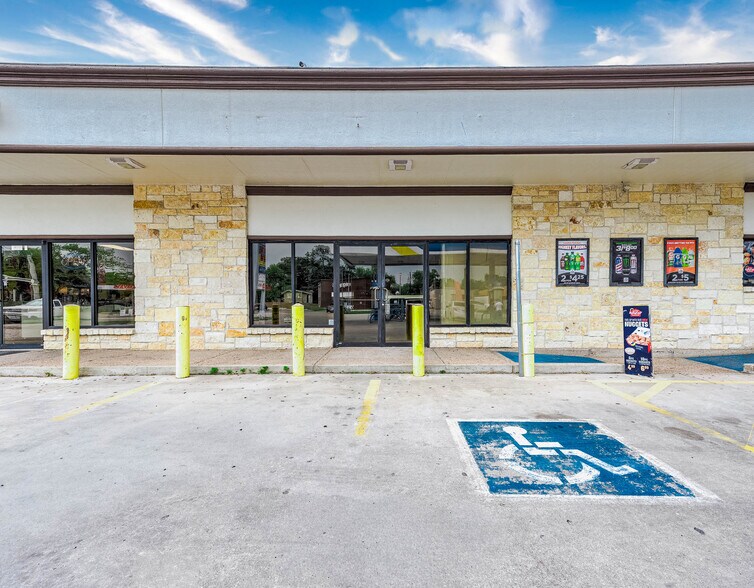 More Photos Of 1417 7th St, Bay City Storefront For Lease