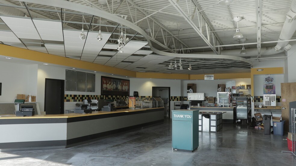 More Photos Of 5700 N 33rd Cir, Lincoln Service Station For Sale