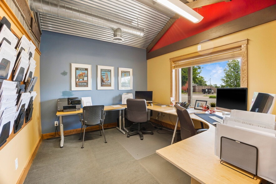 More Photos Of 62 Hamel Rd, Hamel Office For Lease