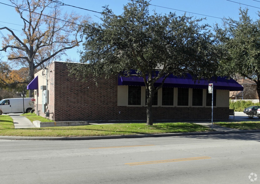 More Photos Of 801 Studewood St, Houston Restaurant For Lease