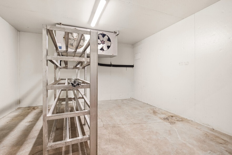 More Photos Of 1908 Water Level Rd, Somerset Specialty For Sale