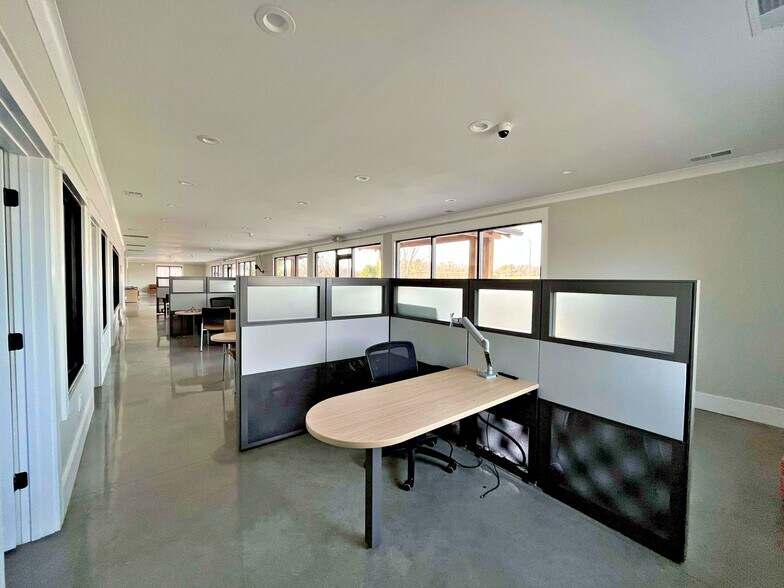 More Photos Of 1391 Murrays Chapel Rd, Sweetwater Showroom For Sale