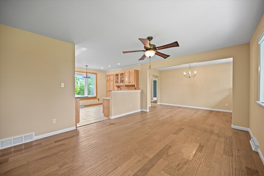 More Photos Of 1335 S Kio St, Watkins Veterinarian Kennel For Sale