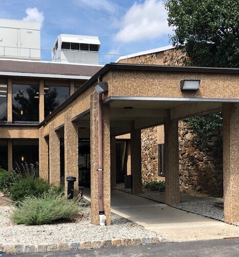 More Photos Of 22 Old Short Hills Rd, Livingston Medical For Lease