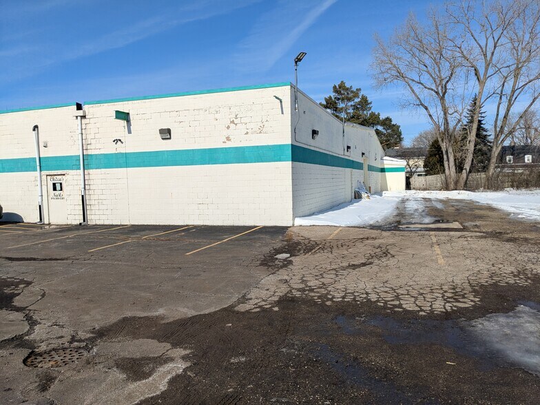 More Photos Of 4501 Van Slyke Rd, Flint Service For Sale