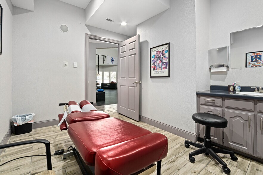 More Photos Of 363 W Main St, Lewisville Medical For Lease