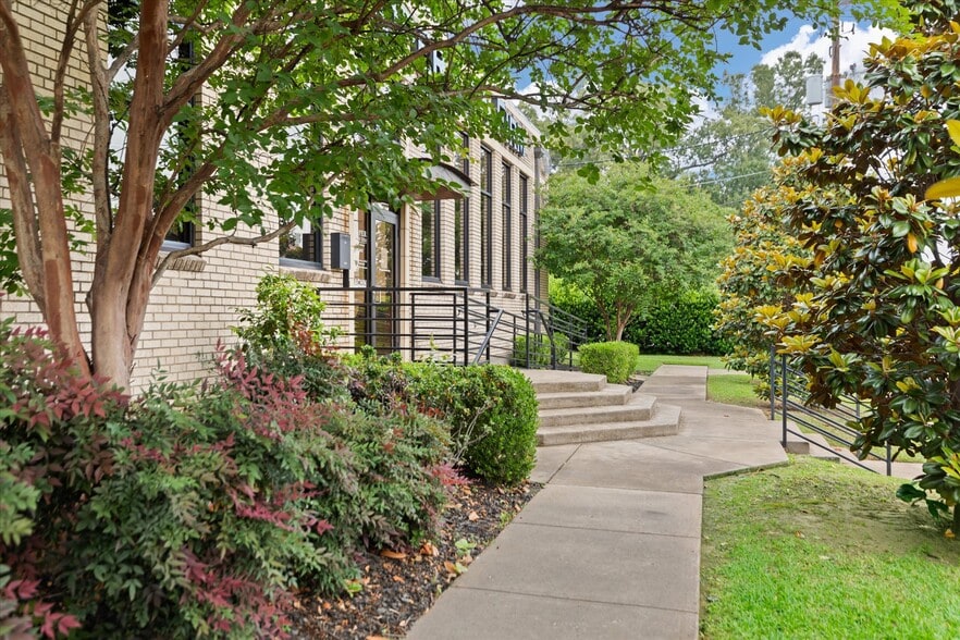 More Photos Of 501 N 3rd St, Longview Office For Sale