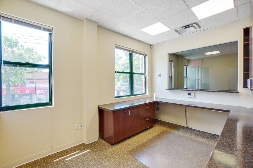 More Photos Of 3845 Richmond Ave, Staten Island Storefront Retail Office For Lease