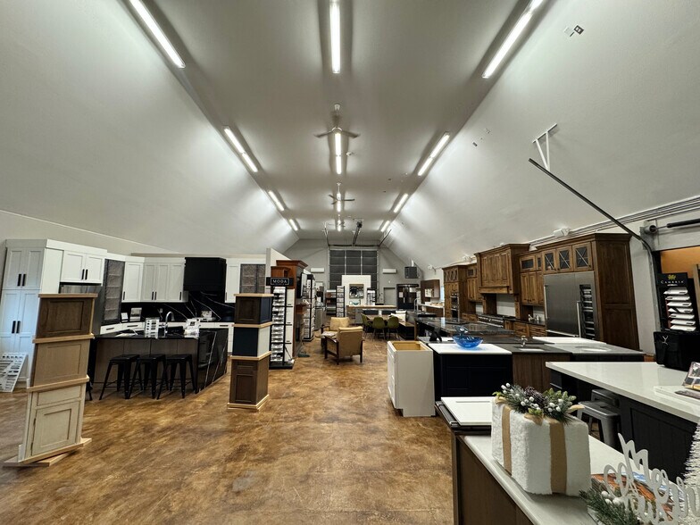 More Photos Of 160 Kelly Rd, Kalispell Flex For Lease