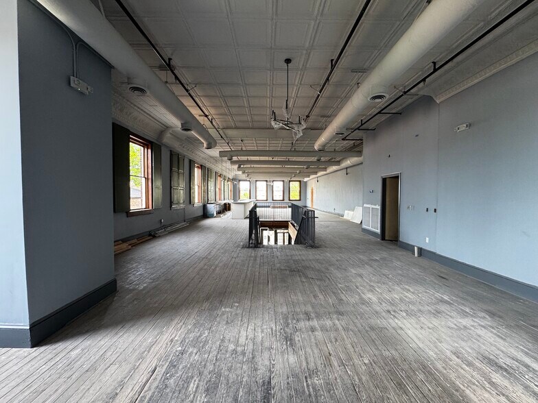 More Photos Of 1100 Main St, Newberry Restaurant For Sale
