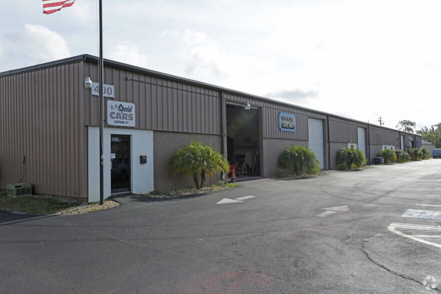 More Photos Of 400 Douglas Rd, Oldsmar Warehouse For Lease