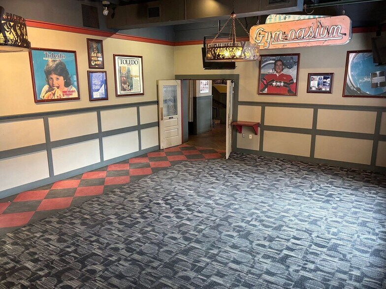 More Photos Of 7 S Superior St, Toledo Restaurant For Lease