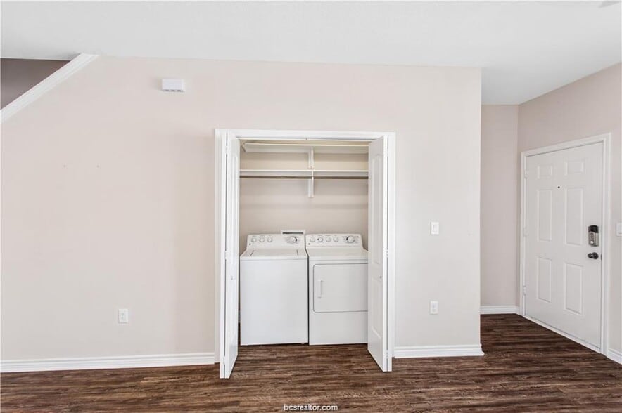 More Photos Of 2108 Cavitt Ave, Bryan Specialty For Sale