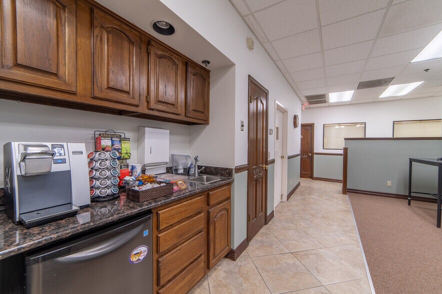 More Photos Of 4625 S Lakeshore Dr, Tempe Office For Lease