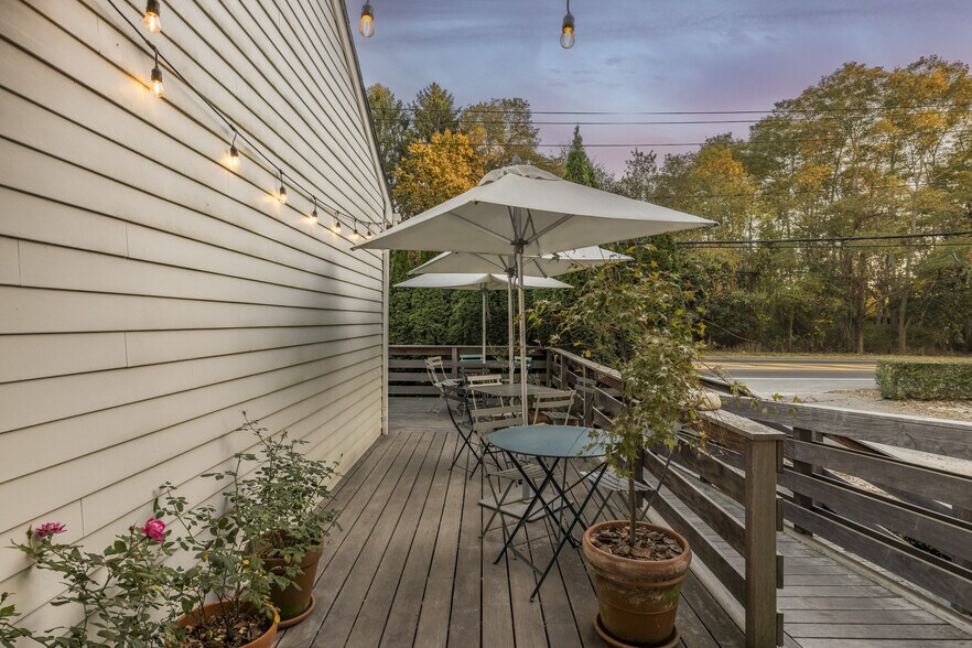 More Photos Of 1970 Montauk Hwy, Bridgehampton Restaurant For Sale