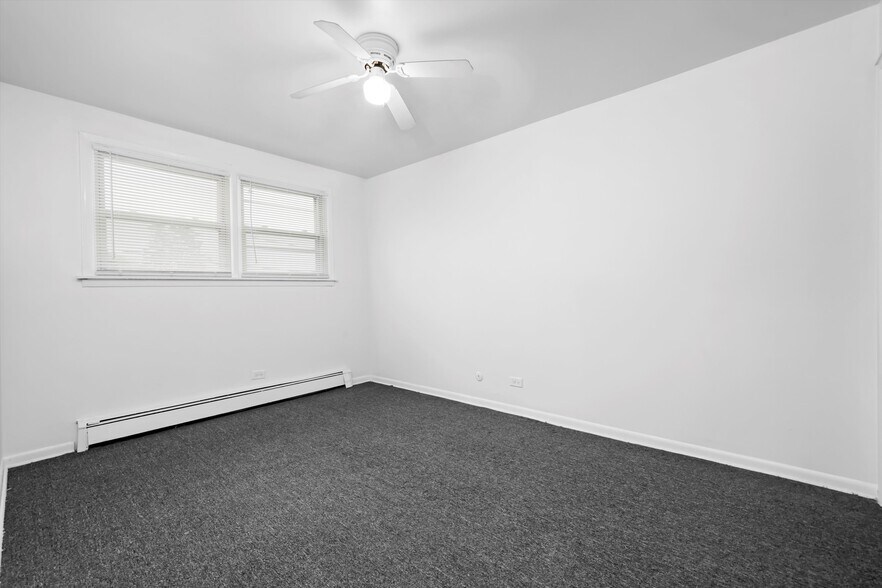 More Photos Of 1049 W Vermont Ave, Calumet Park Apartments For Sale