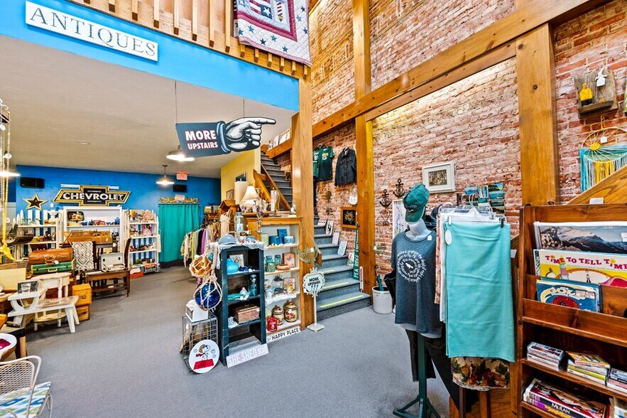 More Photos Of 147 N 3rd Ave, Sturgeon Bay Restaurant For Sale