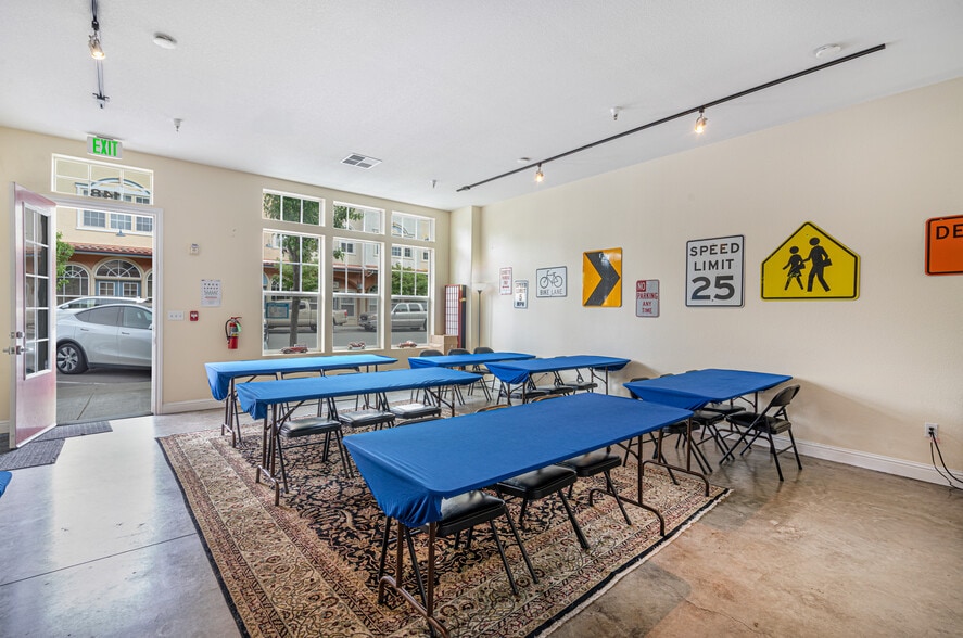 More Photos Of 148 Johnson St, Windsor General Retail For Sale