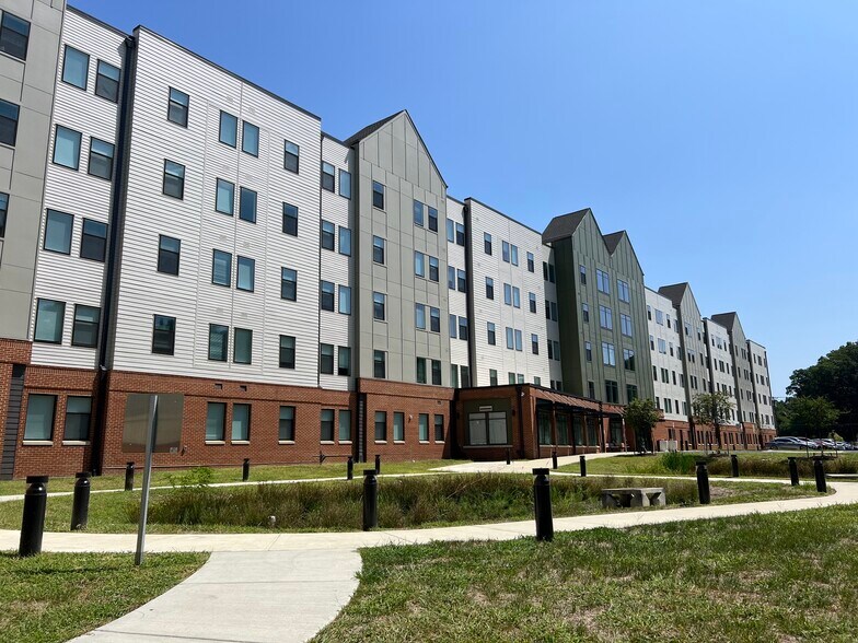 More Photos Of 4550 Wheeler Hills Rd, Oxon Hill Apartments For Lease