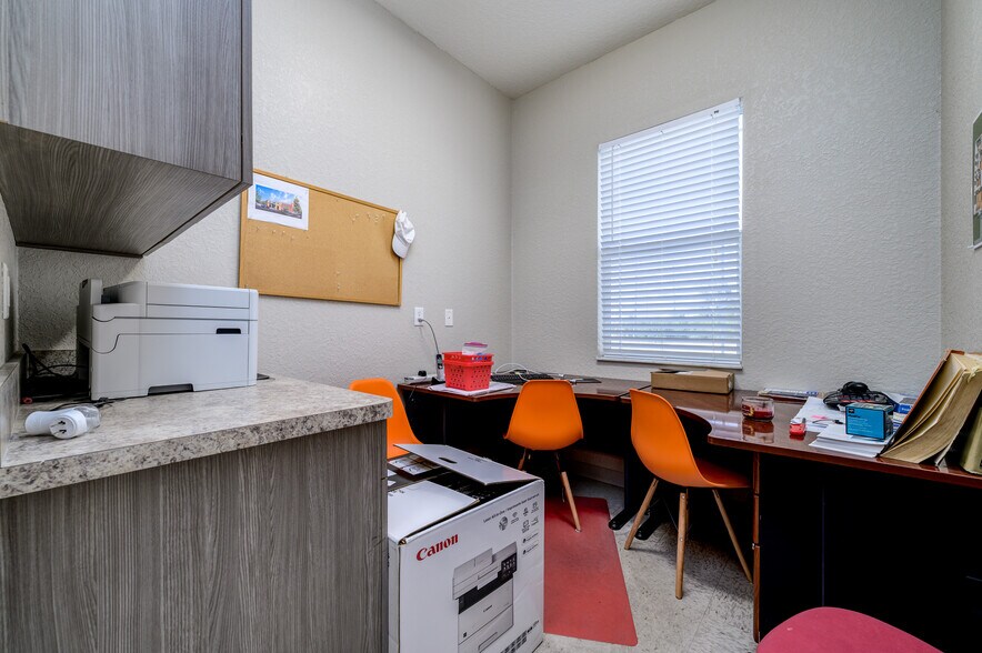 More Photos Of 6800-6810 Mariner Blvd, Spring Hill Office For Sale