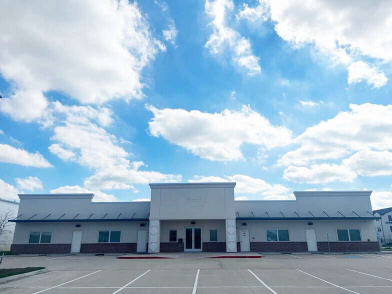 More Photos Of 15221 Spencer Rd, Houston General Retail For Lease