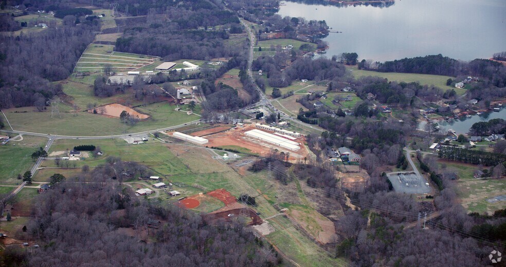 More Photos Of 14936 Brown Mill Rd, Huntersville Self Storage For Lease