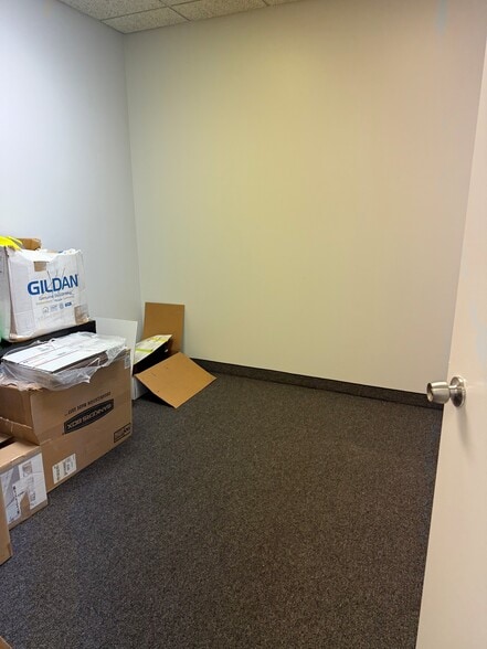 More Photos Of 565 Green Ln, Union Township Distribution For Lease