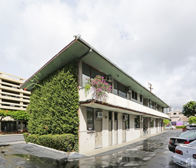 More Photos Of 1023 Pensacola St, Honolulu Storefront Retail Office For Lease