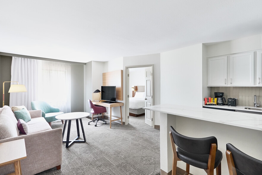More Photos Of 300 W Romeo B Garrett Ave, Peoria Hotel For Sale