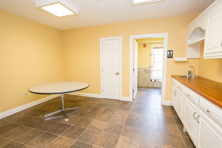 More Photos Of 178 Center St, Clinton Township Medical For Lease