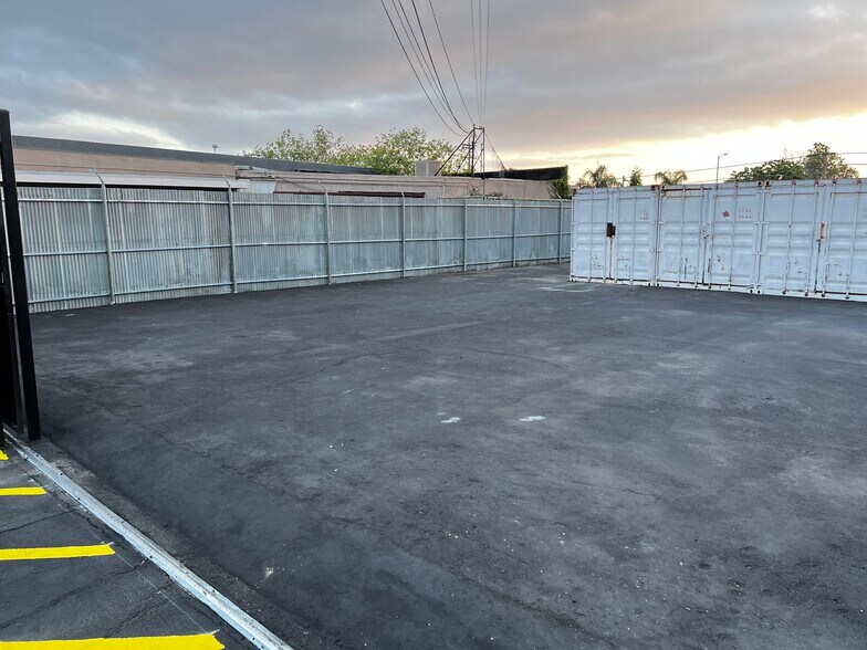 More Photos Of 7305 Deering Ave, Canoga Park Land For Lease