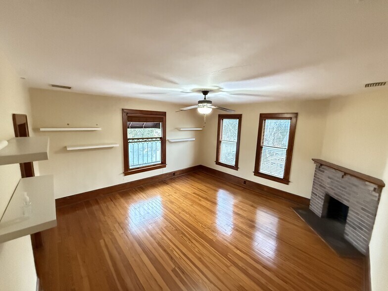 More Photos Of 224 NW 2nd Ave, Gainesville Office Residential For Lease