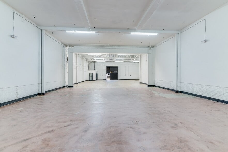 More Photos Of 2023-2043 S Santa Fe Ave, Los Angeles Unknown For Lease