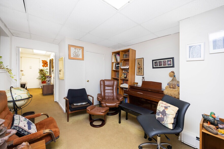 More Photos Of 40 Stoner Ave, Great Neck Apartments For Sale