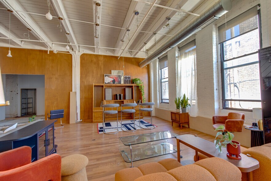 More Photos Of 1821 W Hubbard St, Chicago Loft Creative Space For Lease