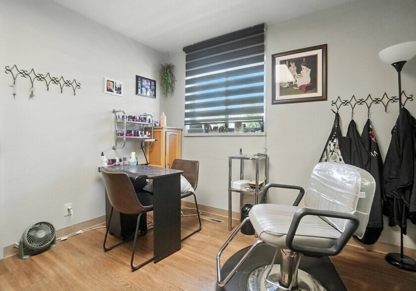 More Photos Of 5402-5404 N Main St, Dayton Office For Sale