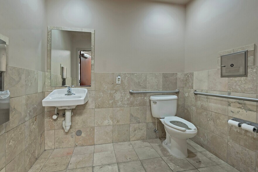 More Photos Of 320 W River Park Dr, Provo Medical For Sale