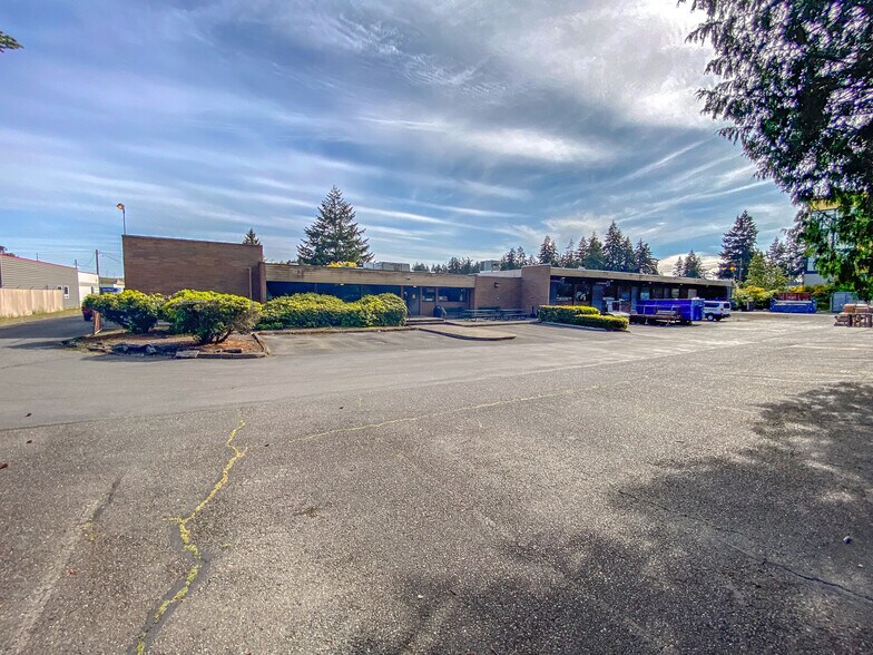More Photos Of 4901 Center St, Tacoma Flex For Sale