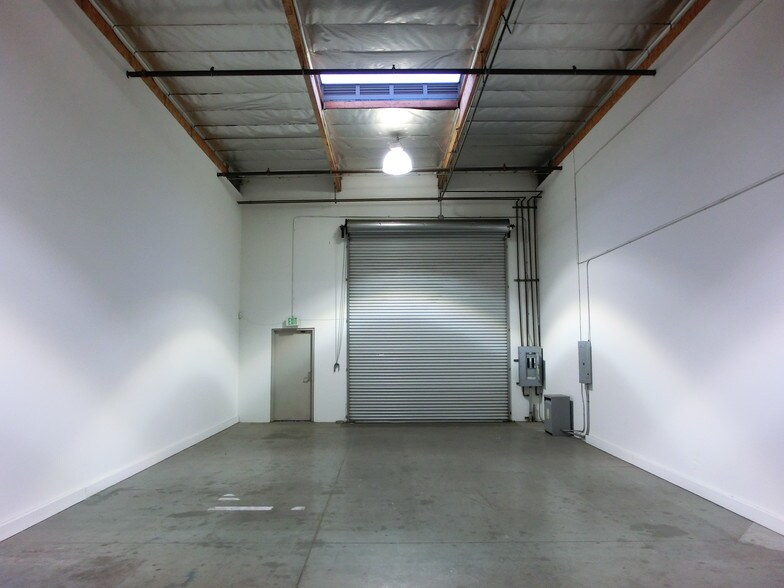 More Photos Of 12711 Ramona Blvd, Baldwin Park Warehouse For Lease