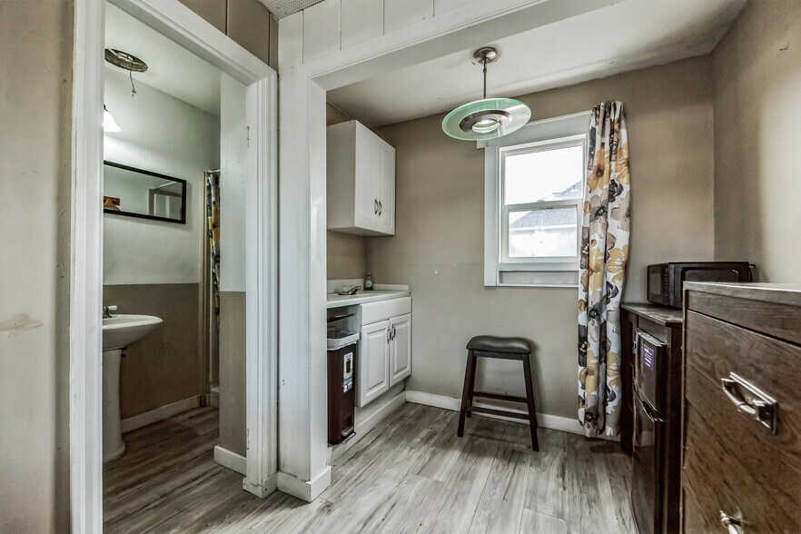 More Photos Of 2116 Adams Ave, La Grande Hotel For Sale
