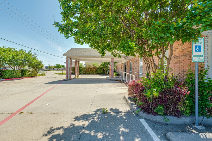 More Photos Of 716 E Main St, Allen Schools For Lease