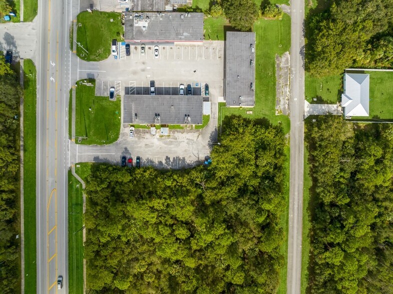 More Photos Of 5180-5186 Turnpike Feeder Rd, Fort Pierce General Retail For Sale