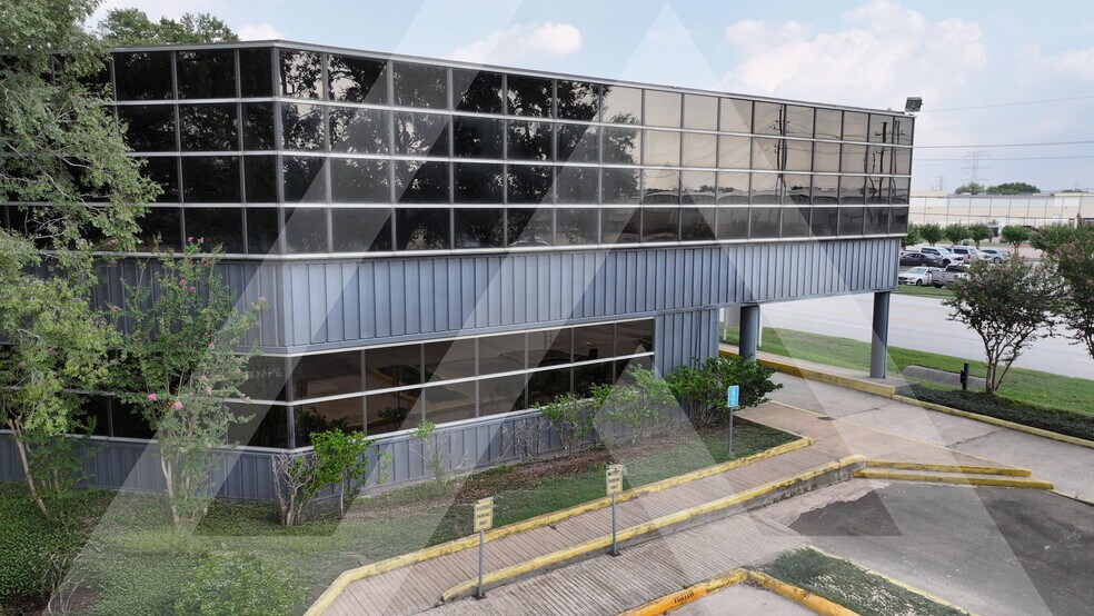 More Photos Of 11302 Tanner Rd, Houston Office For Lease