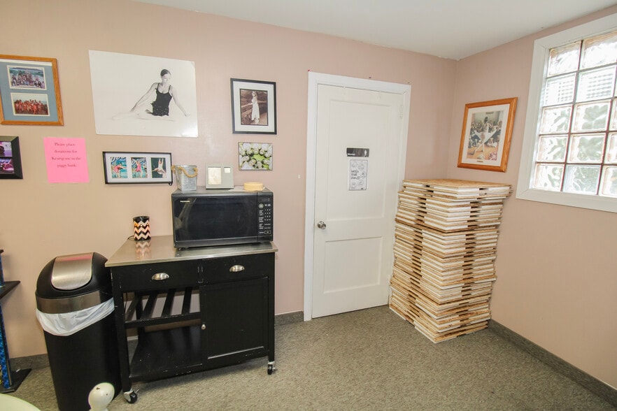 More Photos Of 2801 Columbus Ave, Sandusky Freestanding For Sale