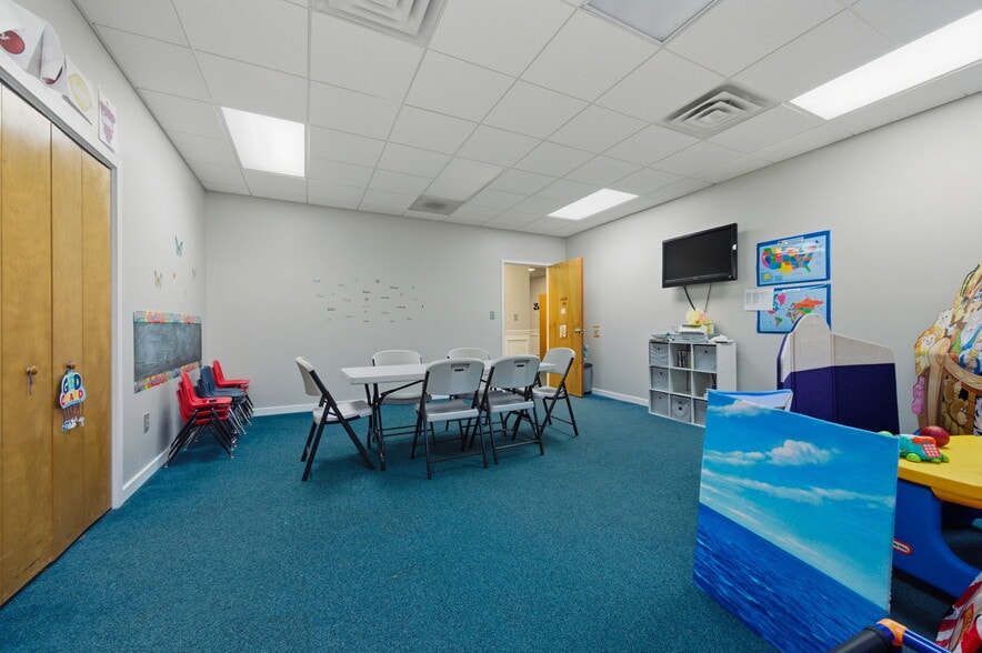 More Photos Of 2744 Red Lion Rd, Bear Religious Facility For Lease