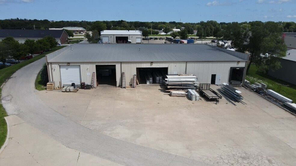 More Photos Of 385 SE Oralabor Rd, Ankeny Warehouse For Lease