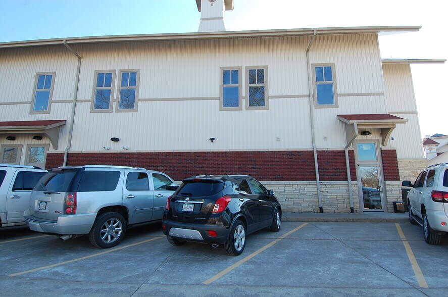 More Photos Of 2771 Oakdale Blvd, Coralville Storefront Retail Office For Sale
