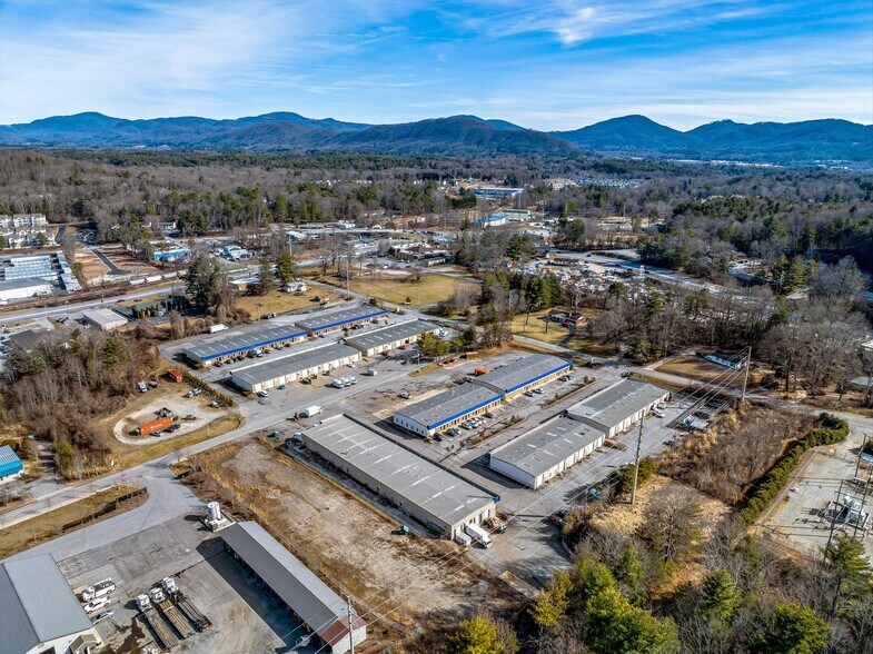 More Photos Of 44 Buck Shoals Rd, Arden Unknown For Lease