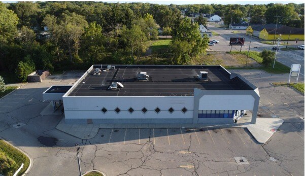 More Photos Of 4033 Fenton Rd, Burton Drugstore For Lease