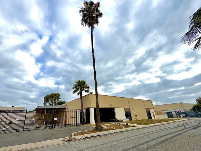 Primary Photo Of 2925 Seaboard Ln, Long Beach Warehouse For Sale